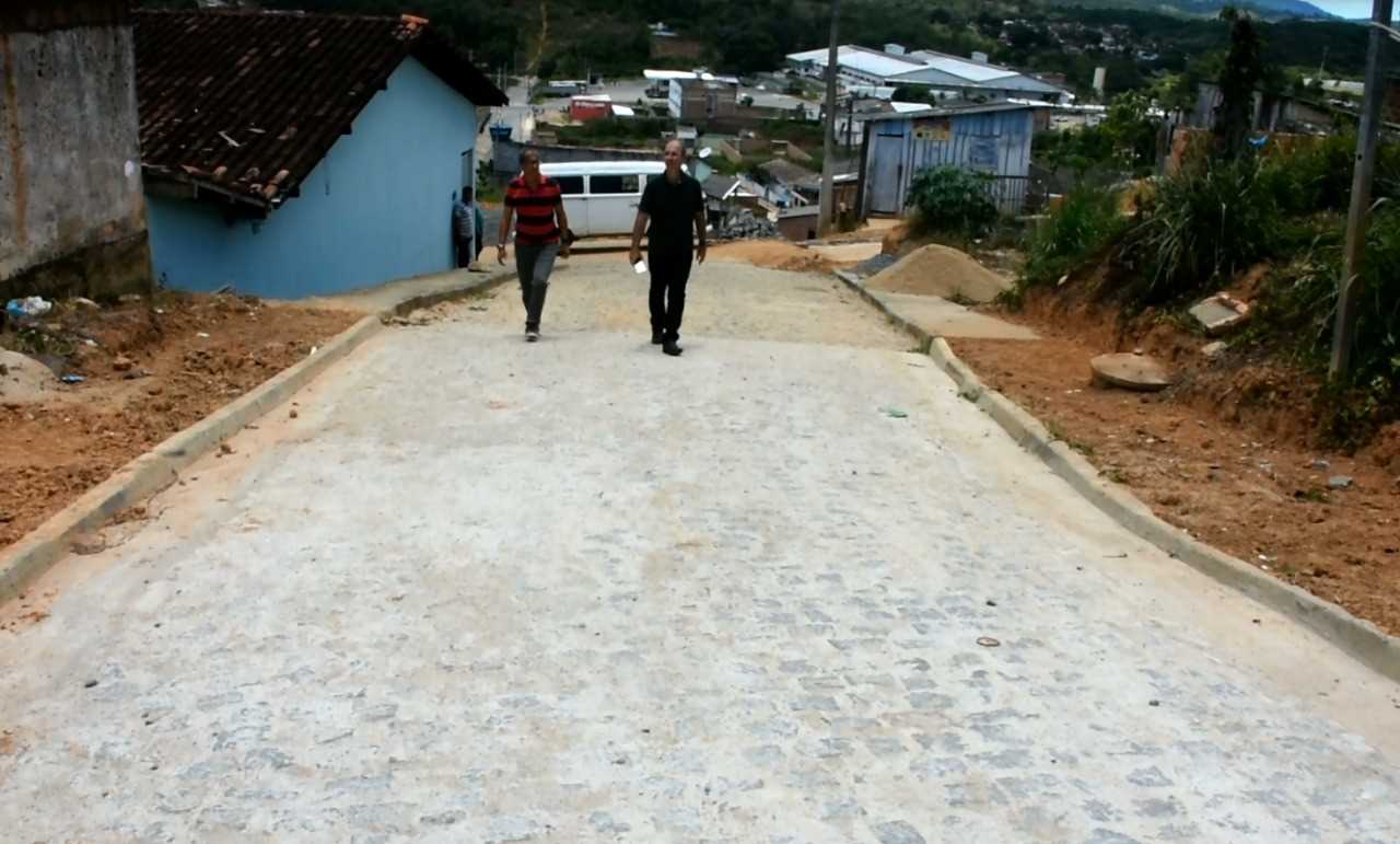 Camacã: Mais ruas calçadas em fase de conclusão na Cidade Alta no Bairro Paulo Jaquisson